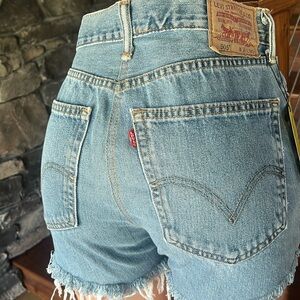 Levi’s  high rise Redone Levi jean shorts